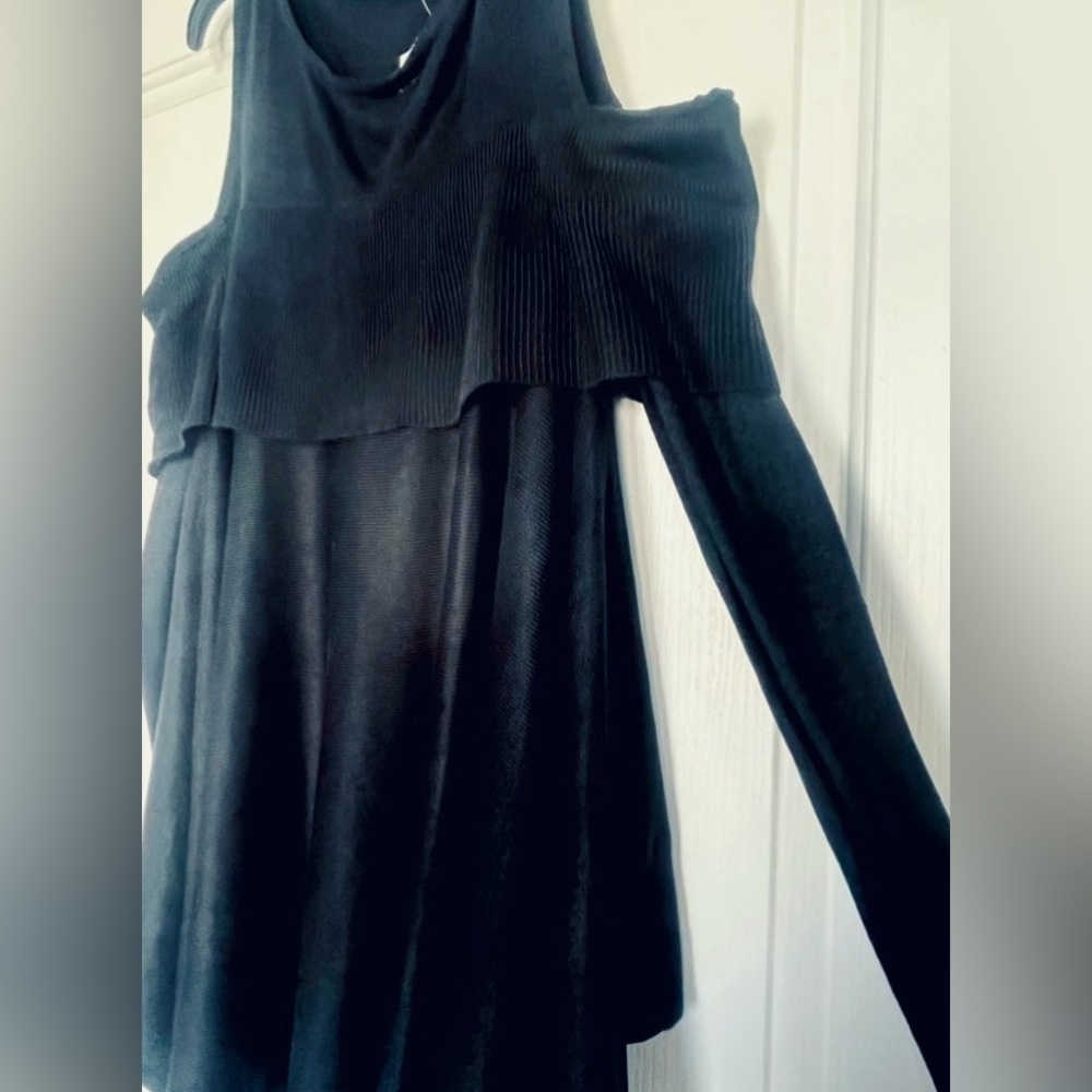 NY & Co open and off shoulder ladies black oversized sweater. NWT XL